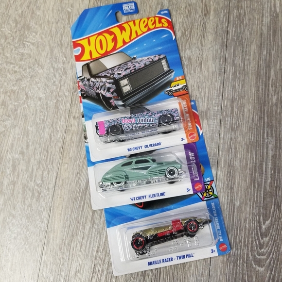 Hot Wheels Silverado Bundle - Picture 6 of 6